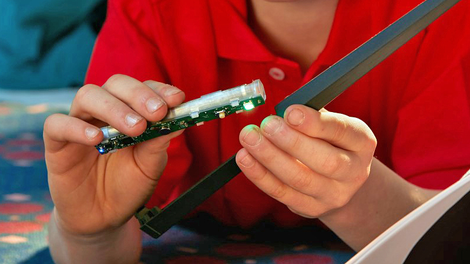 Illustration for article titled This Kit Uses a Motion-Sensing Wand to Teach Kids Code - No Hogwarts Required